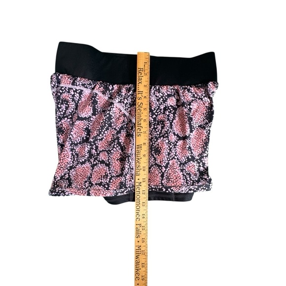 Fabletics Olesia Shine Shorts M Stretch Pink Black Snakeskin Animal Print Gym - Picture 8 of 10